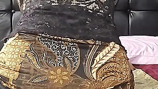 Mrs Inem, Indonesian Sexy Therapist Make Him Cum Inside