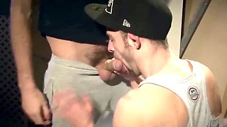 Bear in the UK enjoys some rough gay action