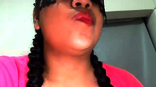 Preggo hoe amateur finger fucks herself in hot fetish solo