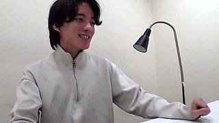 Amateur Asian girlfriend in threesome