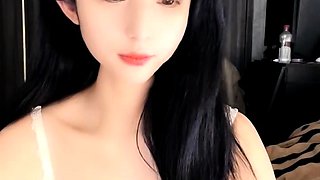 Naughty Japanese babe Ayaka Tomoda masturbates