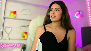 Amateur Webcam Teen Flashes Masturbates