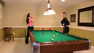 Massage lesbian amateur fingered by lesbian masseuse