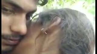 Jija Sali – kissing and romance in jungle