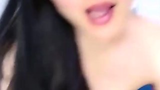 Amateur masturbating on webcam