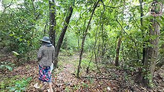 Amateur Thai villagers have sex in the forest public 4K 18+