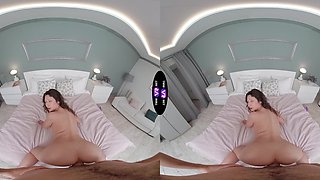 Teen Lola craves massive cock in HD VR