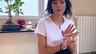 Tattooed brunette inexperienced fucktoys her snatch solo