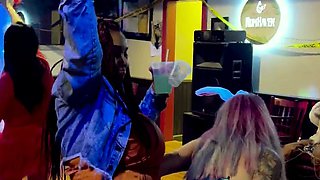 Amateur Group Sex beside Hot Chicks