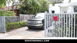 Tiny tattooed Latina tricked into blowing BWC