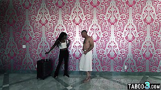 Guy fucks an ebony MILF in front of exGF