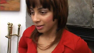 Amateur Babe Lillian Does a Handjob for Her First Porno