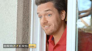 Dee Williams leads scarlit scandal and Kyle Mason off to a bedroom for a wild three-way - brazzers