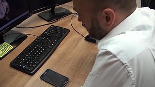 Rul JM se las goza con doble chupada de polla