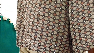 SEXY MATURE CUTE TITS SHOWS OFF WITHOUT PANTIES AND BRA