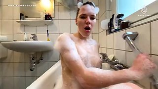 Horny bathtub FICK ends unexpectedly