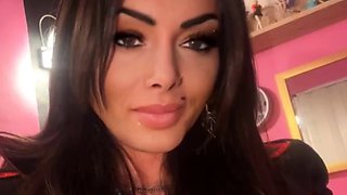 Amateur Foot Fetish Girlfriend Sucks and gives a Footjob