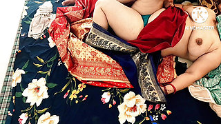 SOTI HUI BHABHI KI GAAND MAIN MOTA LUND IN HINDI