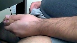 Amateur Chubby Bear Daddy Plays on Cam