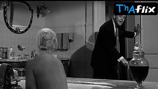 Kim Novak Mounds Episode in The Legendary Landlady