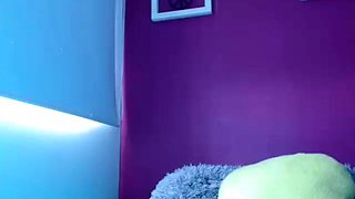 Cute amateur webcam teen girl toying pussy on webcam