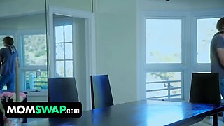 Step moms with Big Tits Kenzie Love & Alexis Malone make their college dudes creampie them - momswap