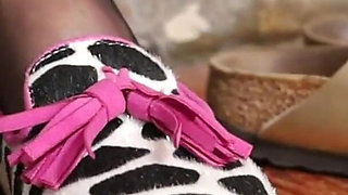 Minimalistic Nylon Moments - Dangling & Shoeplay