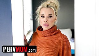 Watch brilliant Robbin Banx and Charli Phoenix's smut